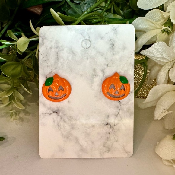 🎃Super cute Pumpkin Stud Earrings. Orange & Green Enamel post back studs. - Picture 5 of 7